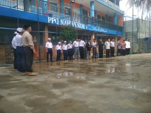 Santri PPQ Nahwa nur melakukan upacara dan apel pagi rutin 