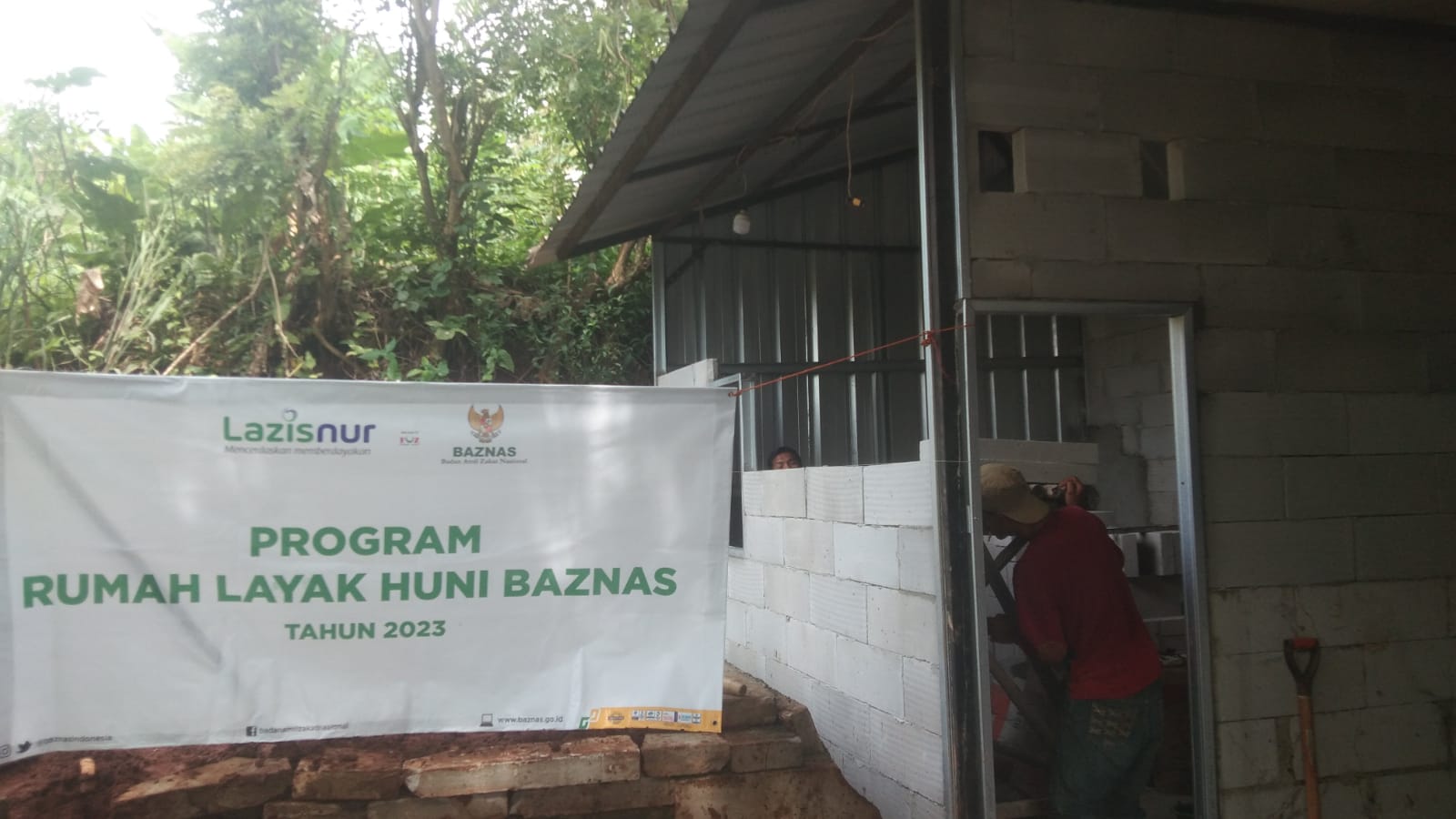 Baznas dan Lazisnur menyalurkan program rumah layak huni bagi warga Kabupaten Bogor