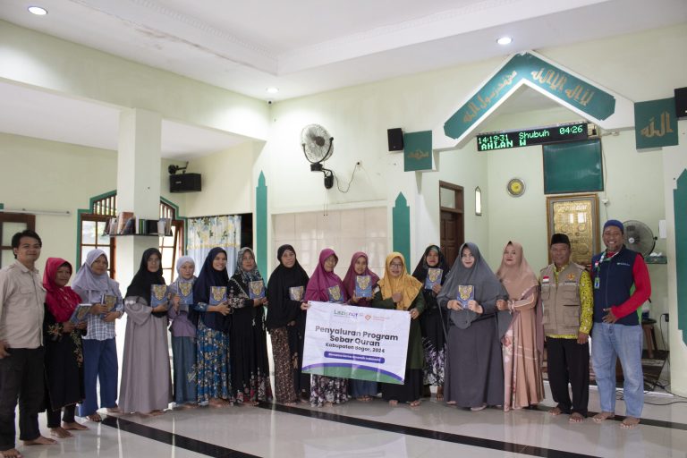 Lazisnur berkolaborasi dengan Gema Amanah Indonesia dan Penyuluh Agama Islam Kecamatan Jonggol membagikan  584 Al Quran
