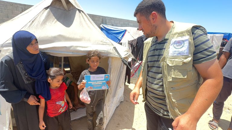 Lazisnur menyalurkan hewan Qurban di Gaza Palestina