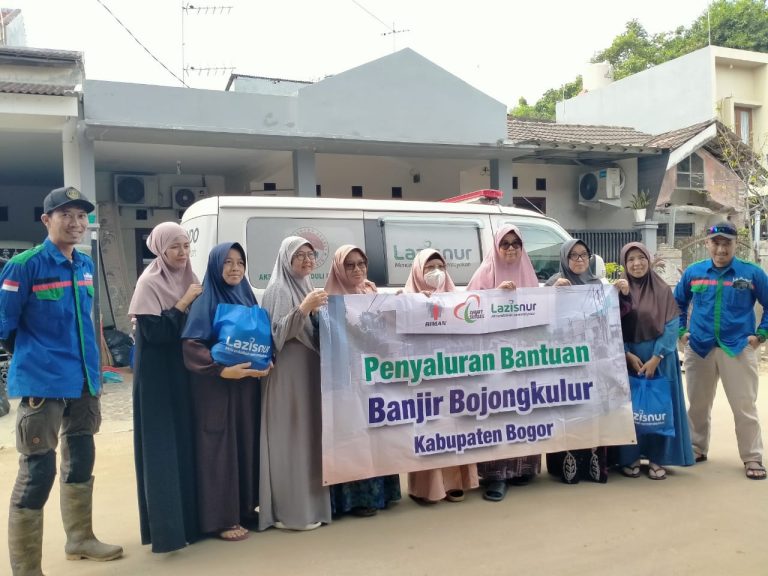 140 Paket bantuan untuk penyintas banjir Bojong Kulur Kabupaten Bogor