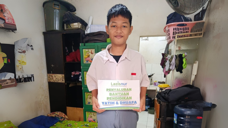 “Di Balik Mata yang Terpejam, Bantuan Sekolah untuk Mulki, Anak Yatim dengan Ibu Tunanetra